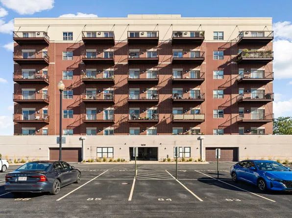 1650 Riverwoods Dr Unit 707, Melrose Park, IL 60160