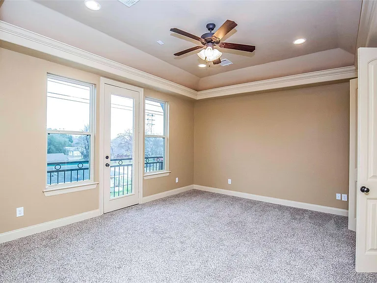 1516 Amundsen St — Photo 31