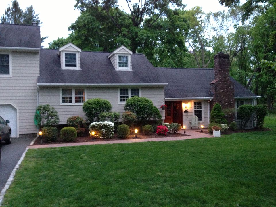 1st image of 15 Lewis Dr