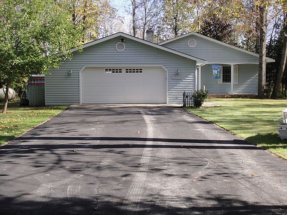 27' X 27' garage w/furnace