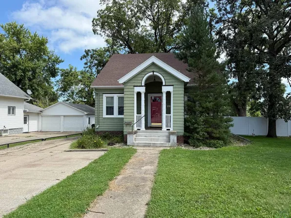 211 Albany Ave SE, Orange City, IA 51041