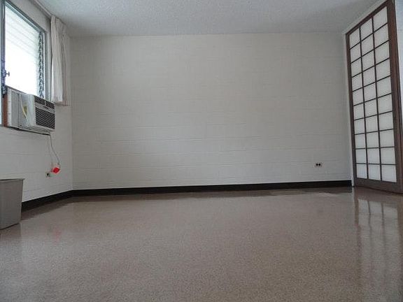 5th image of 426 Pau St APT 4