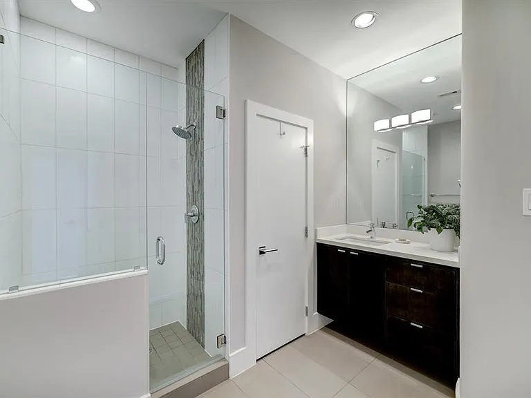 1517 Driscoll St — Photo 22