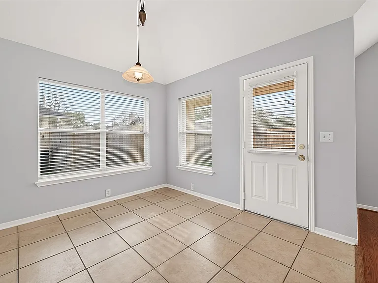 3135 Silver Cedar Trl — Photo 17