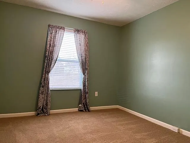 209 Ascot Ct — Photo 12
