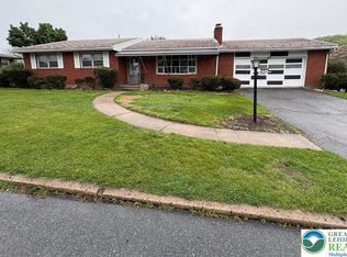 2556 Park View Rd, Slatington, PA 18080