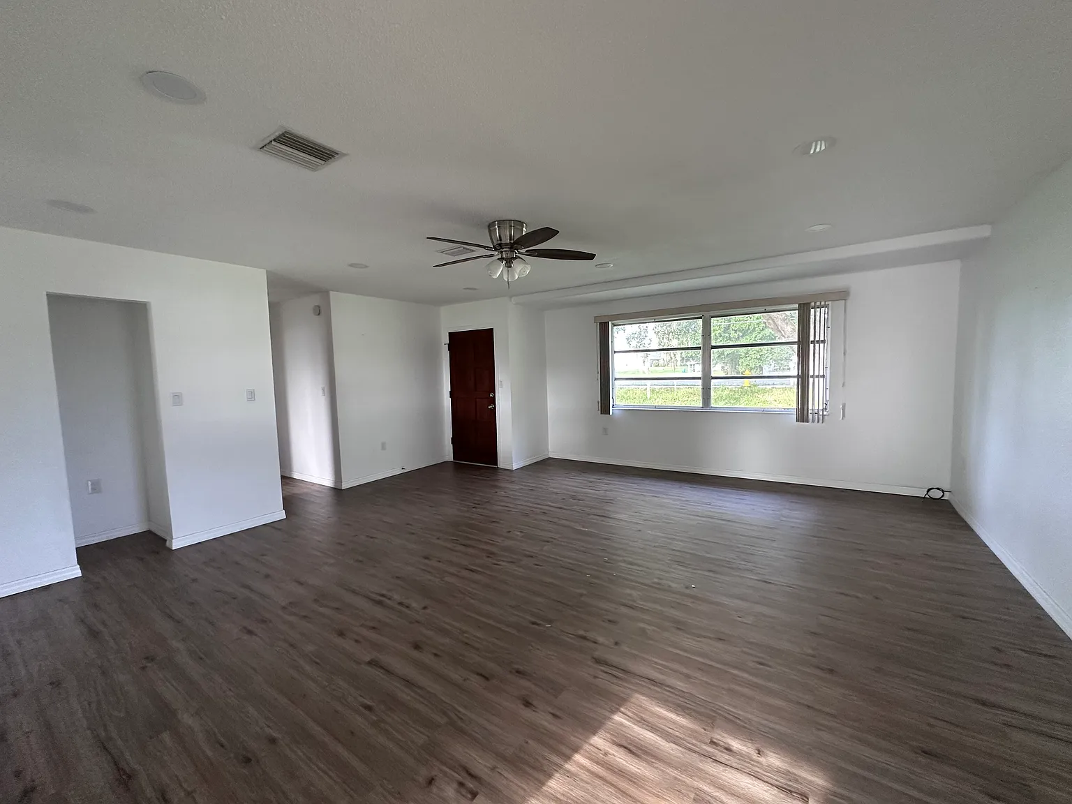 3 bed, 1276 sqft, $2,500 — Photo 4