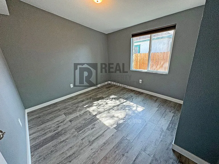 1012 W 11th St — Photo 23