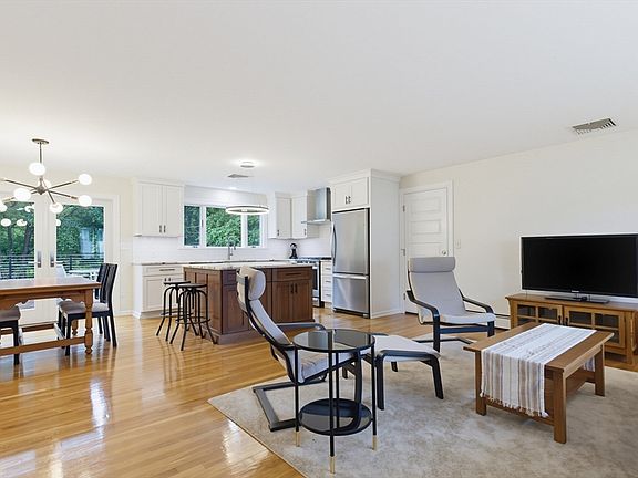 4th image of 28 Tower Hill Rd