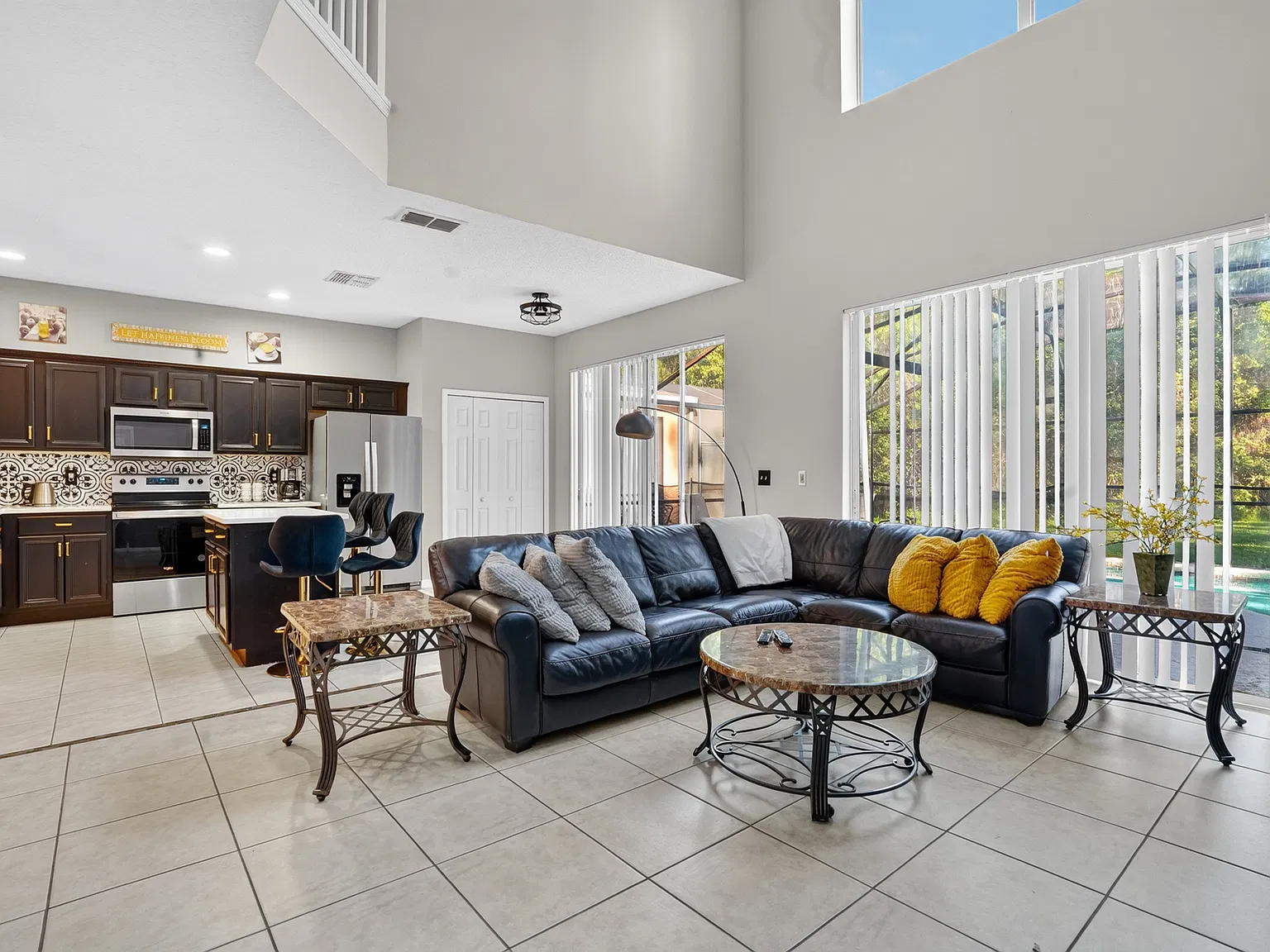7 bed, 2834 sqft, $920 — Photo 3
