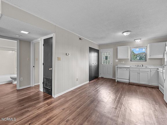 5th image of 109 Ravenwood Dr APT C