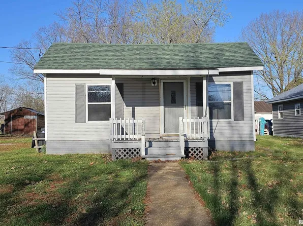 321 S Lackey St, Salem, IL 62881