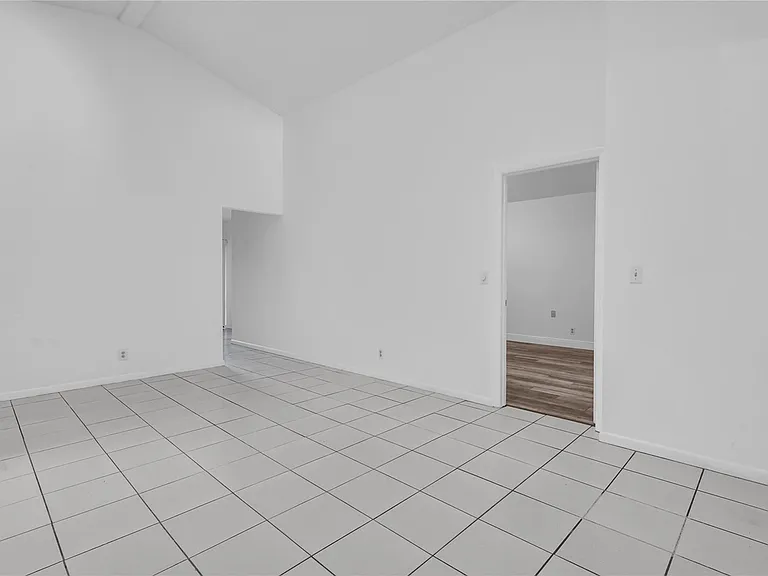 7755 Kenway Pl E — Photo 6