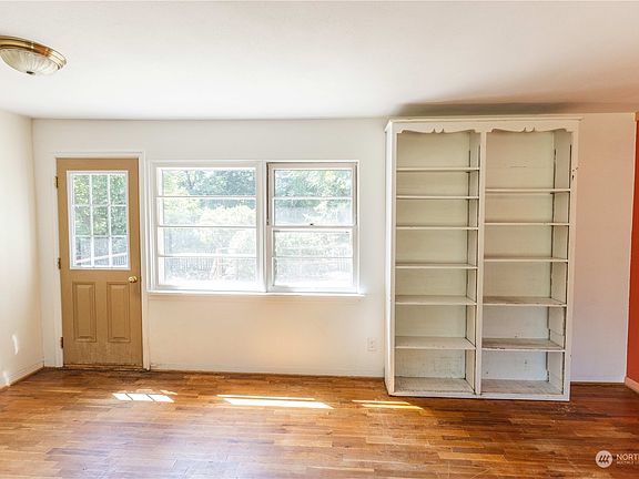 4th image of 714 Francis Avenue