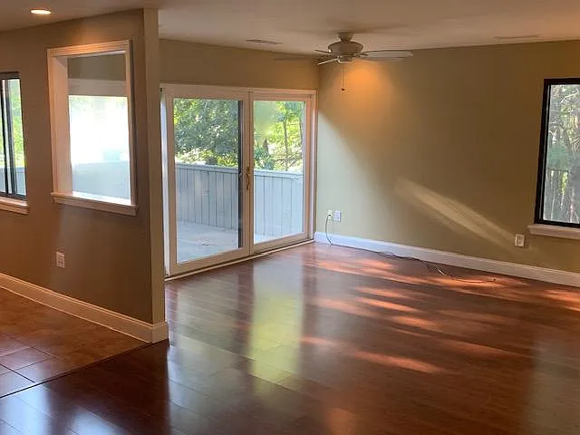 2 bed, 1000 sqft, $2,375 — Photo 2