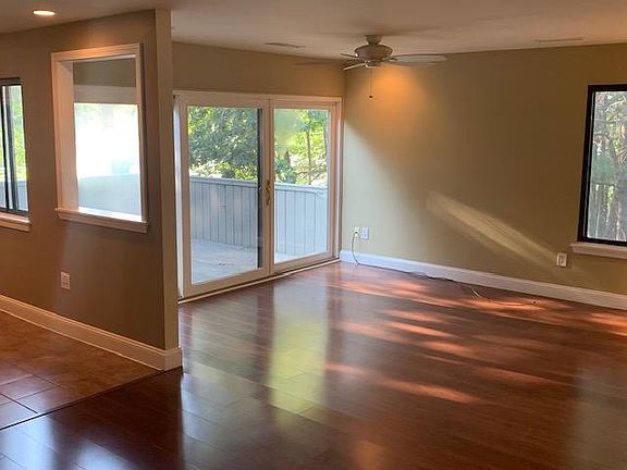 3rd image of 16 Greenbriar Dr