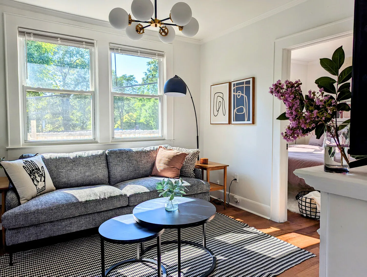 HillTop Hideaway - 4min from downtown! — Photo 4