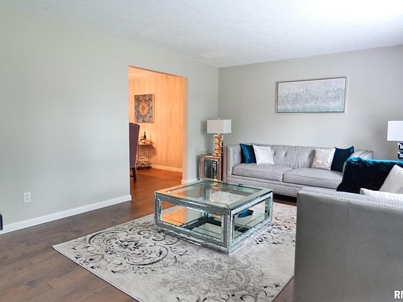 4th image of 6016 N Heather Oak Dr
