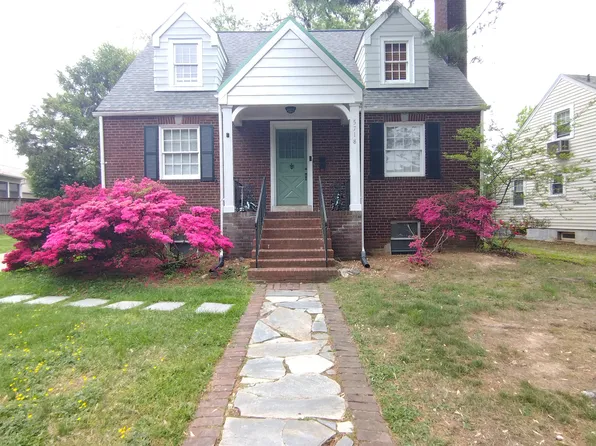 5718 25th St N, Arlington, VA 22207