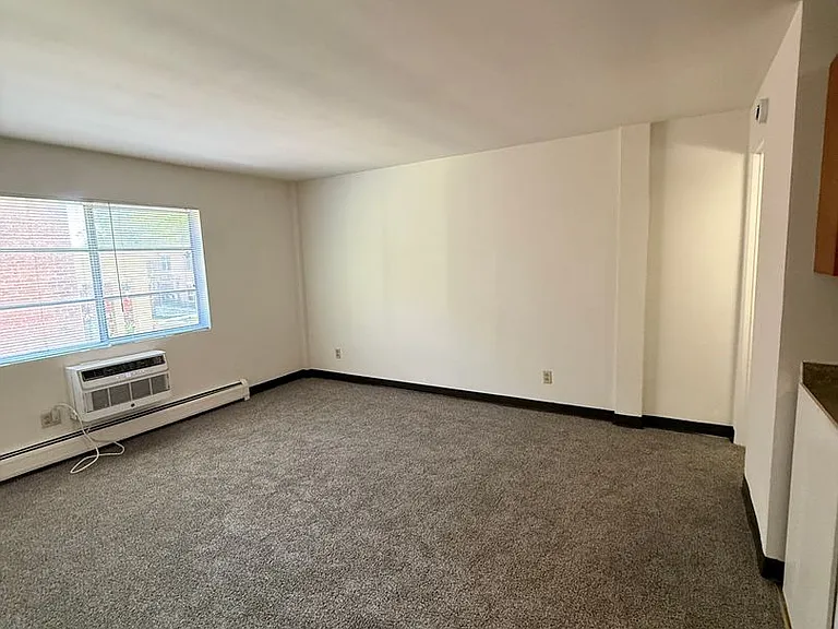 502 E Main St — Photo 5