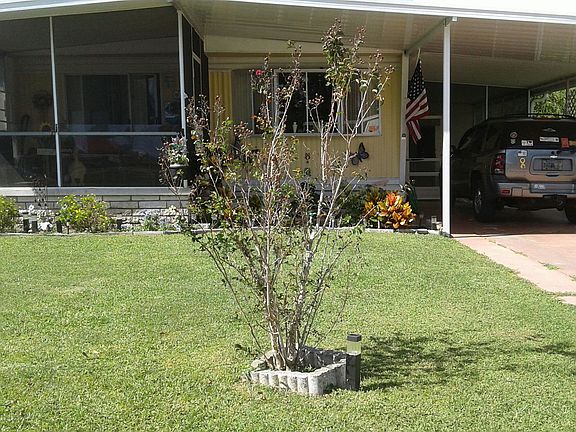 2nd image of 929 Fountainview N
