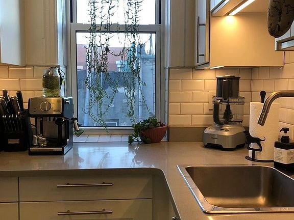 5th image of 931 Manhattan Ave #3L