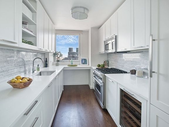 3rd image of 200 E 94th St APT 3009