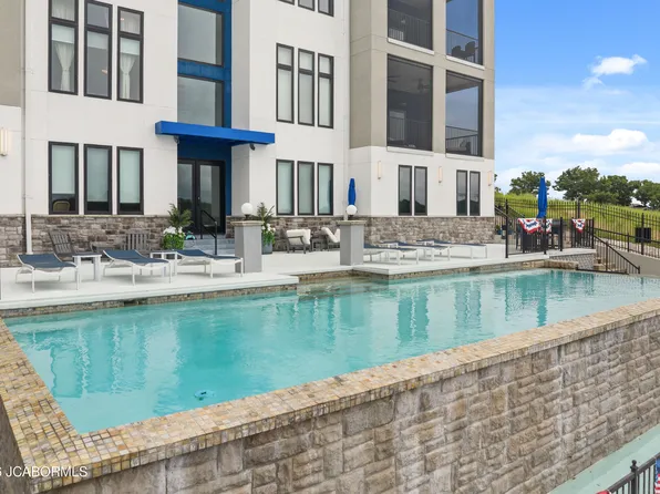 40 Just Us Pl #2B, Sunrise Beach, MO 65079