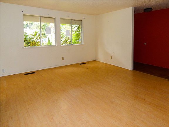 5th image of 6748 Foster Dr SW