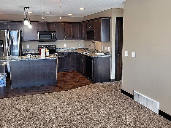5th image of 1929 Cypress Ct NE #7