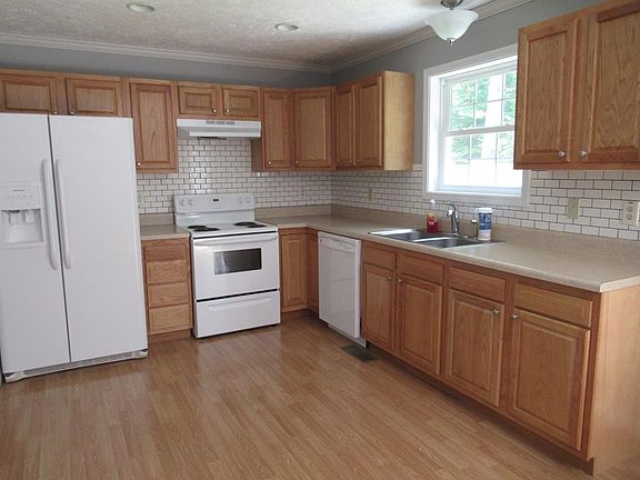 3rd image of 450 Cherry Grove Ln