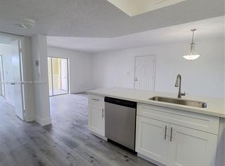 8600 SW 212th St APT 305, Cutler Bay, FL 33189