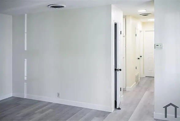 3 bed, 900 sqft, $2,300 — Photo 3