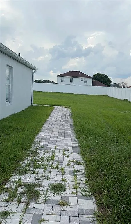 3 bed, 2.0 bath, 1836 sqft, $1,990 — Photo 2