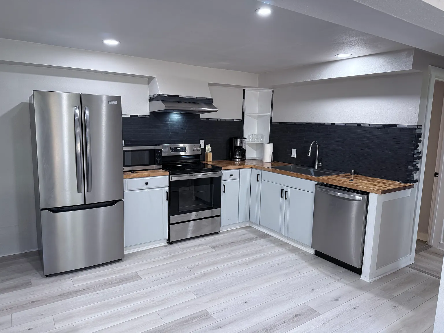 2 bed, 1400 sqft, $2,800 — Photo 4