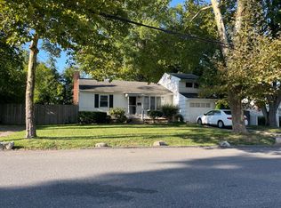 49 Peachtree Ln, Huntington Station, NY 11746