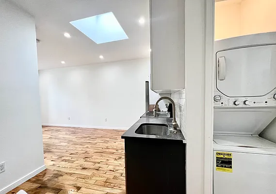 Rented by Pear NYC LLC | media 14