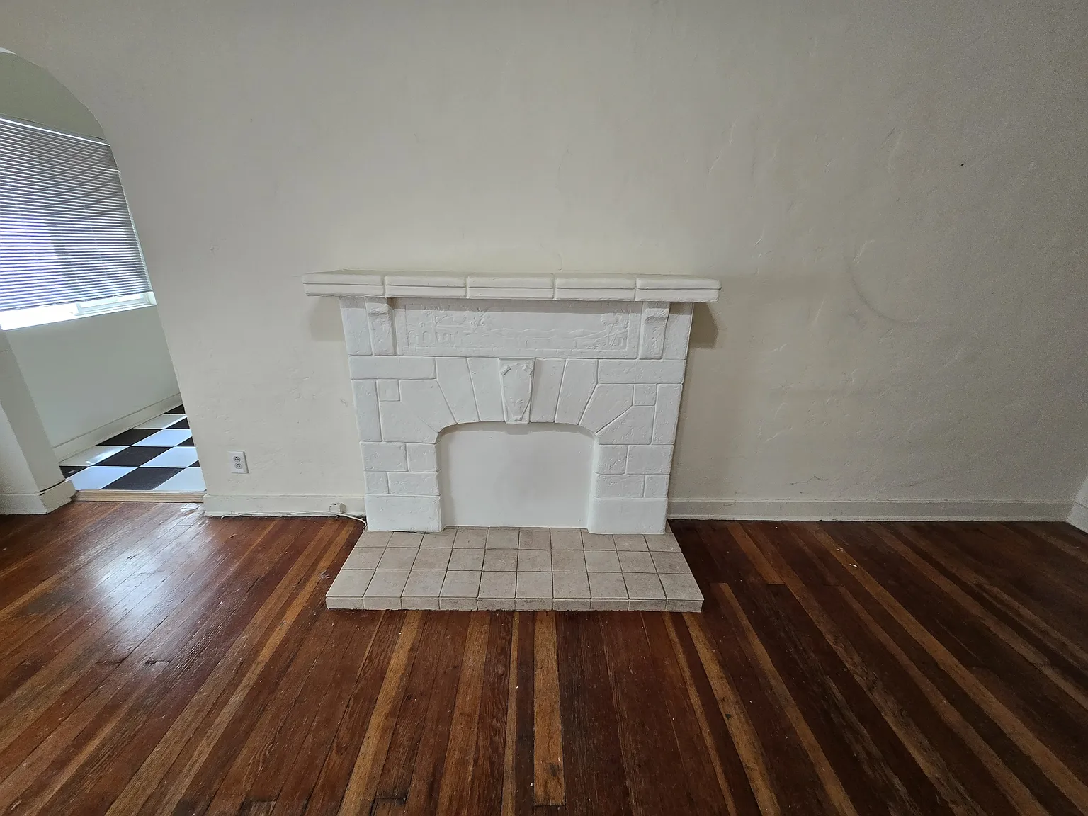 642 S Cochran Ave — Photo 4