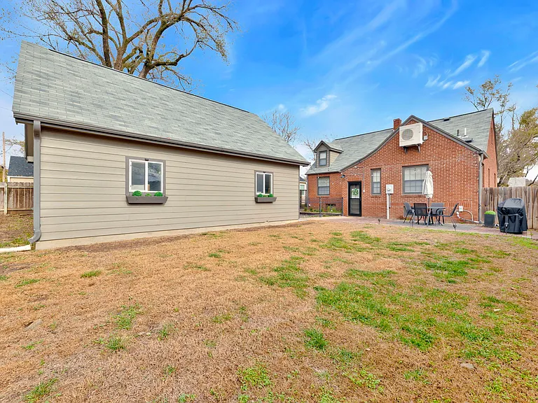 427 N Battin Ave — Photo 96