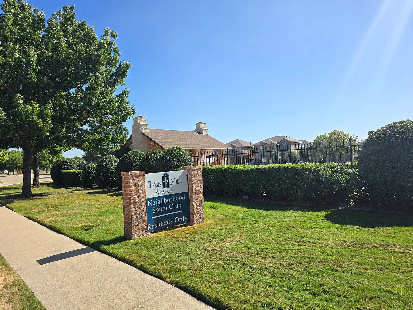 3 Bed/2 Bath Home For LEASE in Twin Mill Farms HOA! — Photo 3