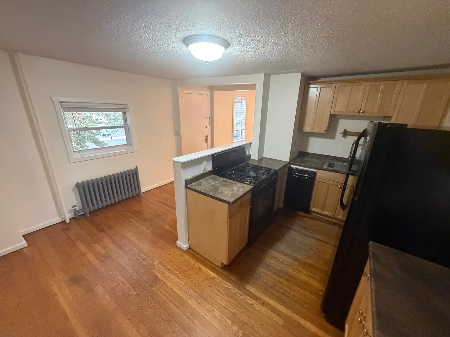 3 bed, $3,000 — Photo 3