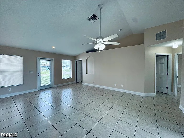 1140 NW 1st Ave — Photo 3
