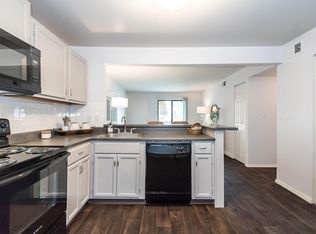 12377 Maverick Dr APT B, Maryland Heights, MO 63043