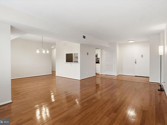 5th image of 5340 Holmes Run Pkwy Unit 904