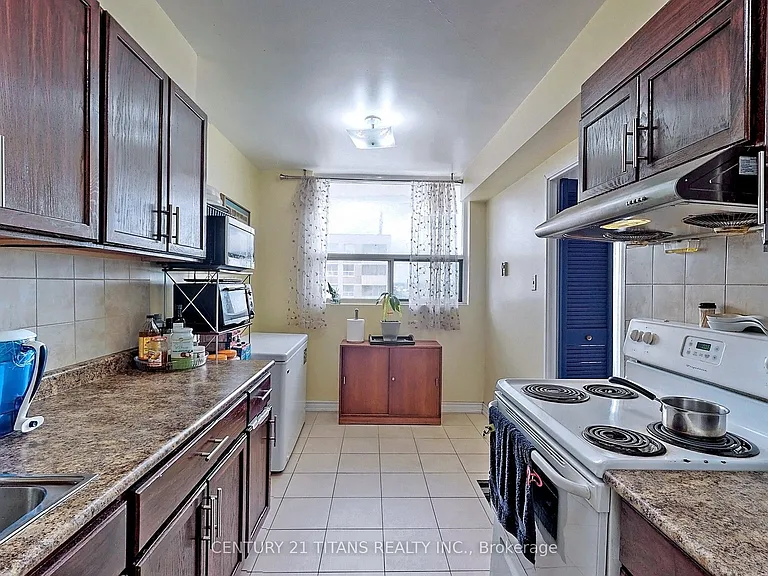 20 Gilder Dr #1208 — Photo 28