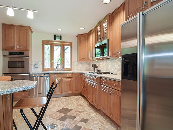 4th image of 1011 Sherwood Dr