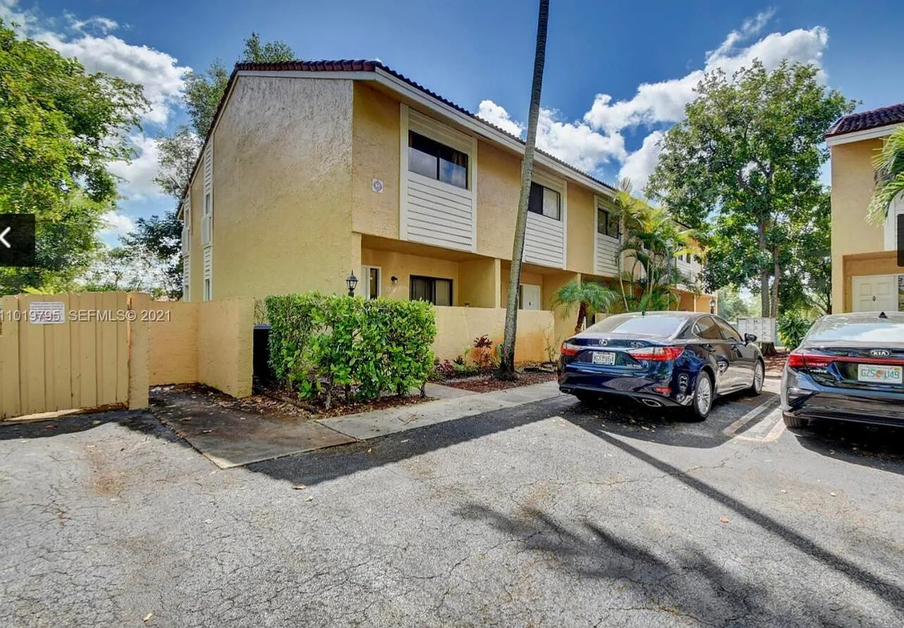 2 bed, 1.5 bath, 988 sqft, $1,995 — Photo 1
