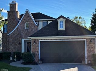 47 Bluffs Ct, Hamburg, NJ 07419