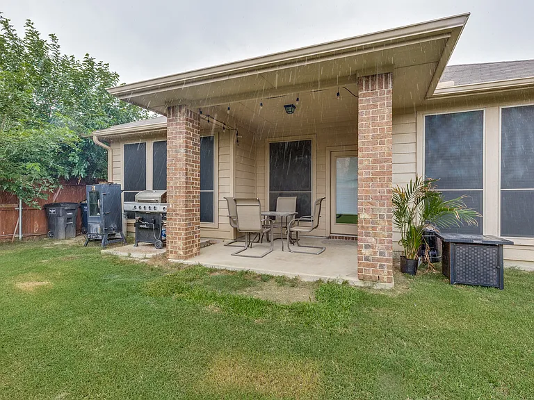 540 Vidalia Ct — Photo 4