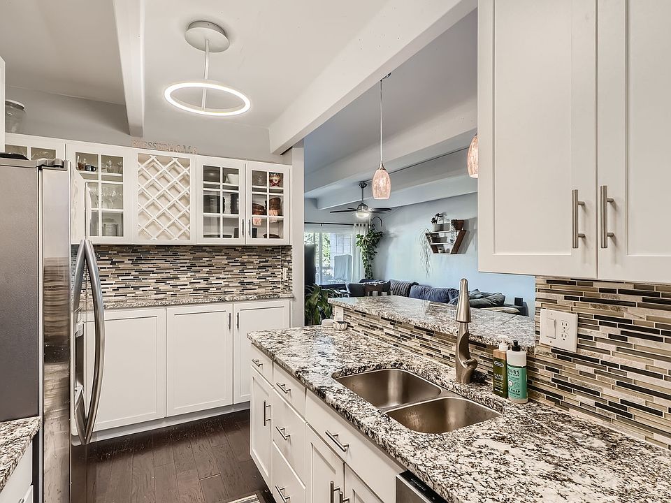 Fully updated Kitchen with all appliances, double sink and granite counters.